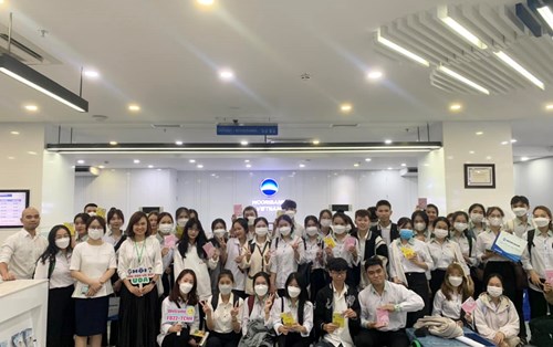 Chuyến tham quan thực tế Doanh nghiệp của sinh viên ngành Tài chính Ngân hàng